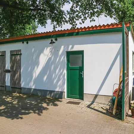 Six-bedroom Holiday In Ummanz